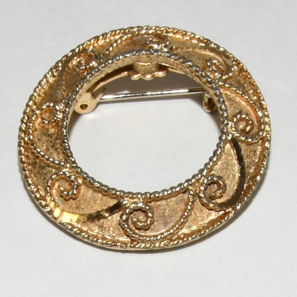 Vintage Mamselle Gold Tone Circle Brooch